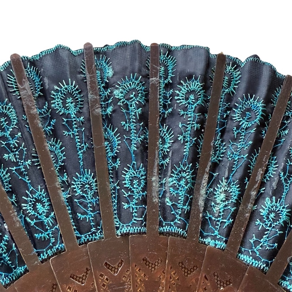 Elegant Black and Gold Hand Fan - Picture 8 of 9